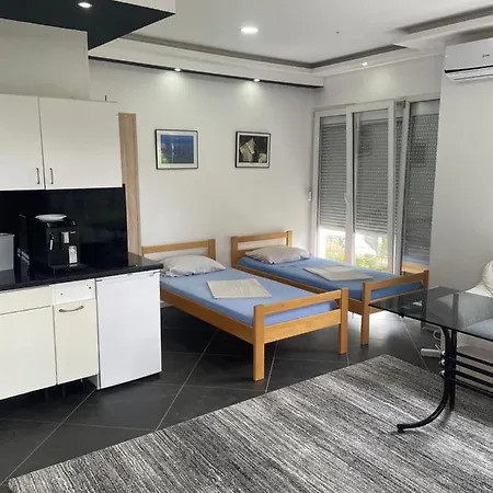 Isman Apartment *