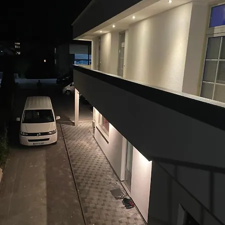 Isman Apartment *